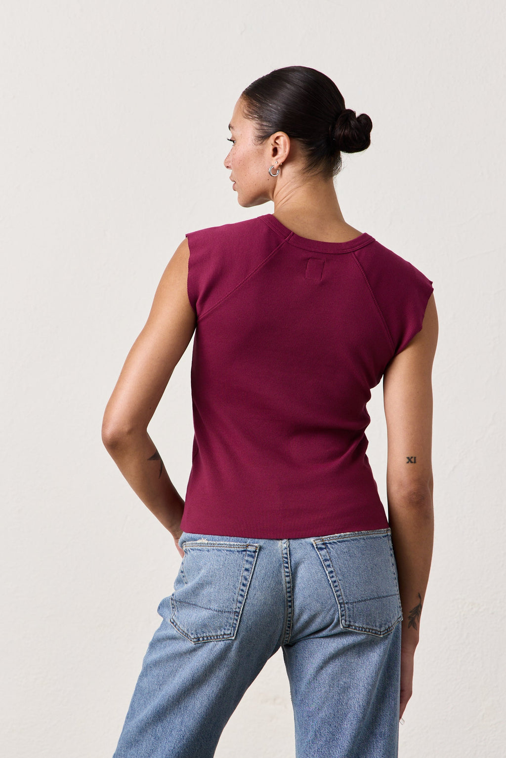 CHLOE FITTED RIB TEE
